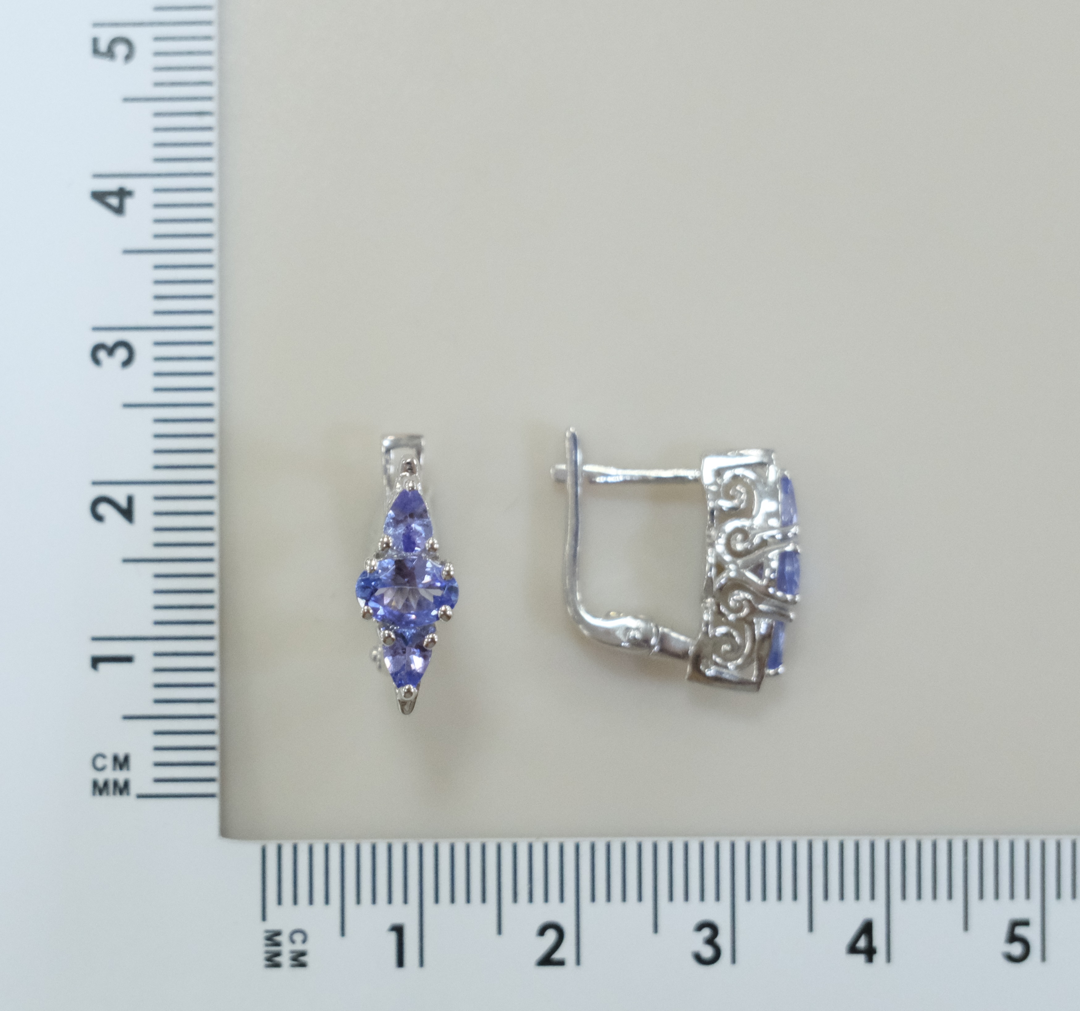 Серебряные серьги с танзанитами
